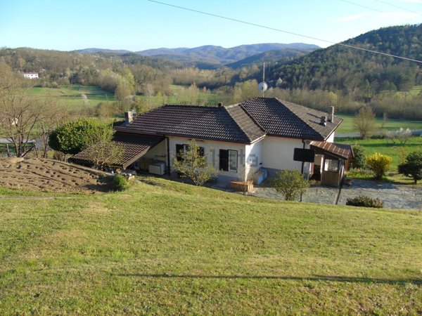 casa indipendente in vendita a Giusvalla