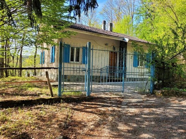 casa indipendente in vendita a Giusvalla