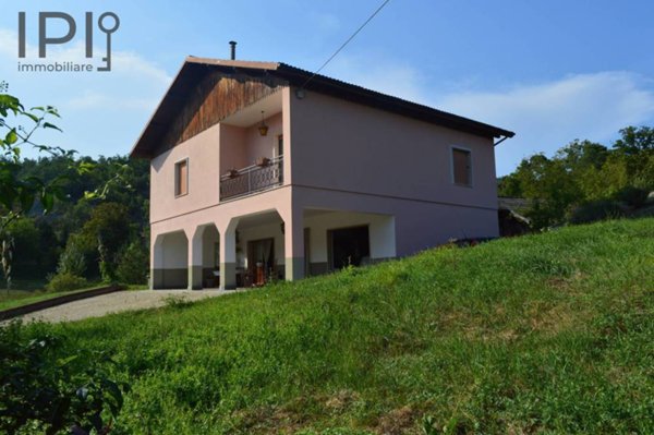 casa indipendente in vendita a Giusvalla