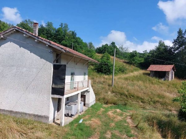 casa indipendente in vendita a Giusvalla