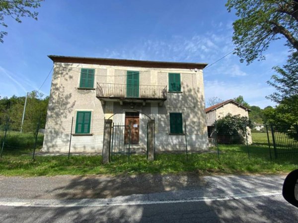 casa indipendente in vendita a Giusvalla