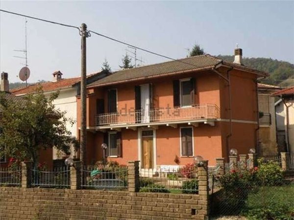 casa semindipendente in vendita a Giusvalla