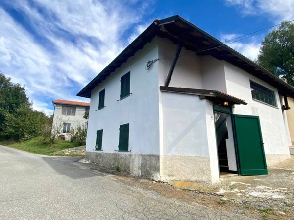 casa indipendente in vendita a Giusvalla