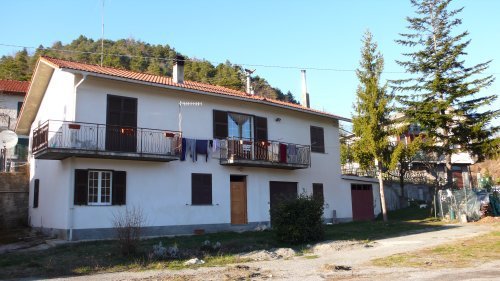 casa indipendente in vendita a Giusvalla