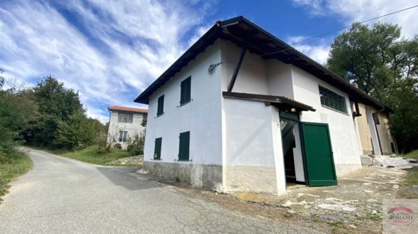 casa indipendente in vendita a Giusvalla
