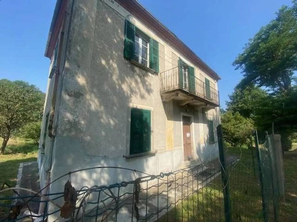 casa indipendente in vendita a Giusvalla
