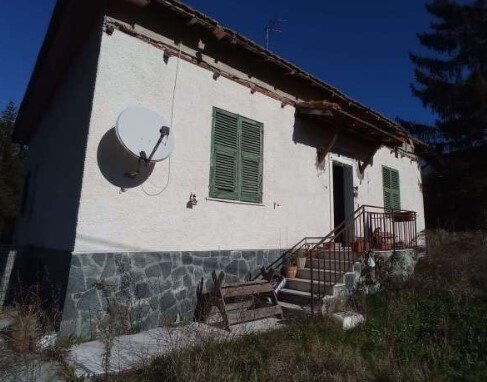 casa indipendente in vendita a Giusvalla
