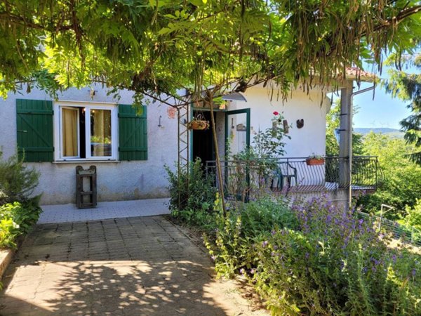 casa indipendente in vendita a Giusvalla
