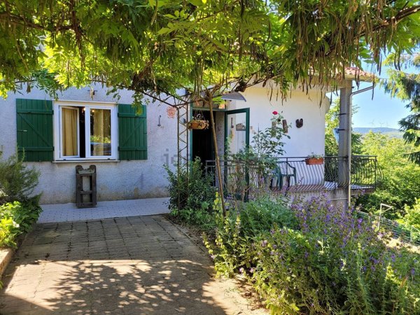 casa indipendente in vendita a Giusvalla