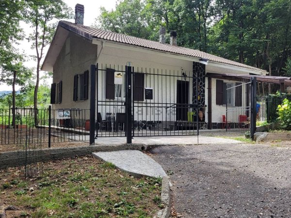 casa indipendente in vendita a Giusvalla