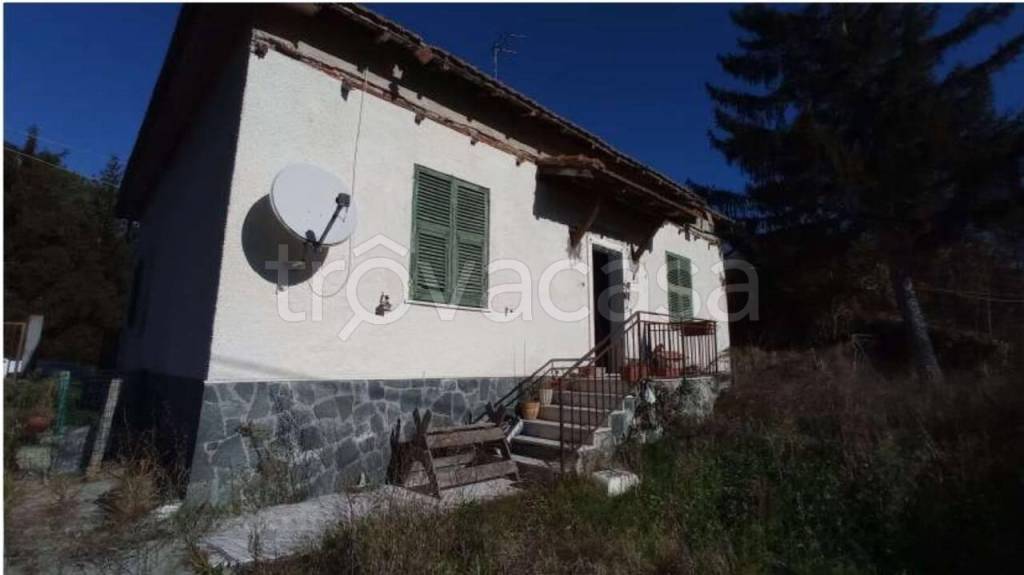 casa indipendente in vendita a Giusvalla