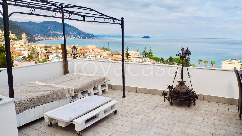 casa indipendente in vendita a Laigueglia
