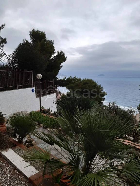 casa indipendente in vendita a Laigueglia