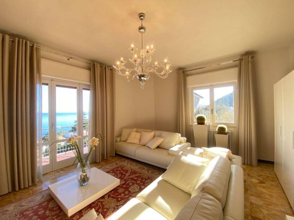 casa indipendente in vendita a Laigueglia