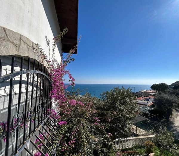 casa indipendente in vendita a Laigueglia