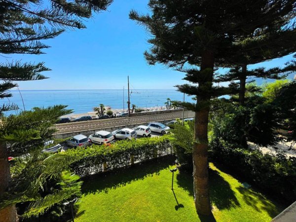 casa indipendente in vendita a Laigueglia