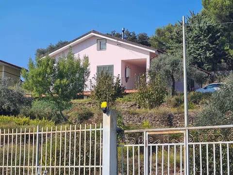 casa indipendente in vendita a Laigueglia