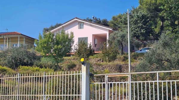casa indipendente in vendita a Laigueglia