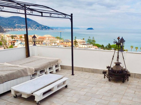 casa indipendente in vendita a Laigueglia