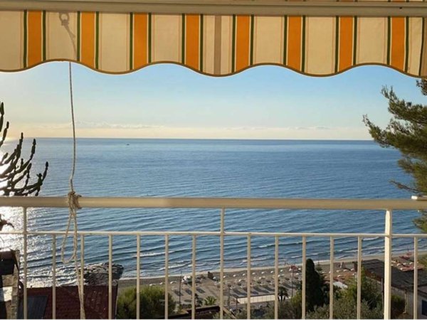 casa indipendente in vendita a Laigueglia