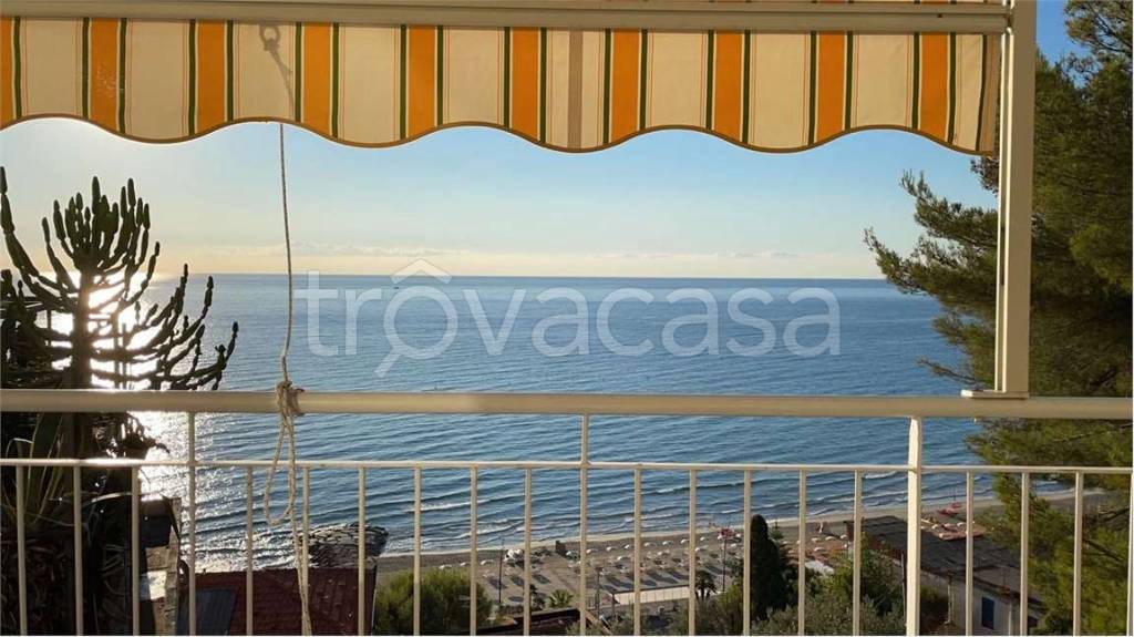casa indipendente in vendita a Laigueglia