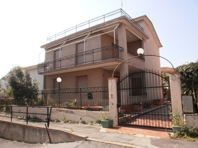 casa indipendente in vendita a Loano