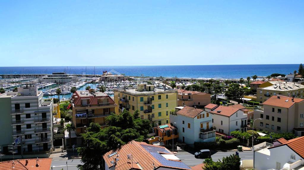 negozio in vendita a Loano