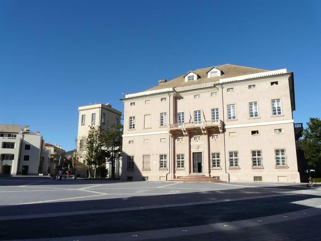 casa indipendente in vendita a Loano