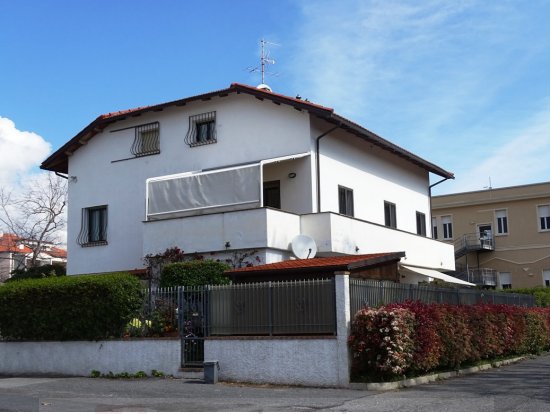 casa indipendente in vendita a Loano