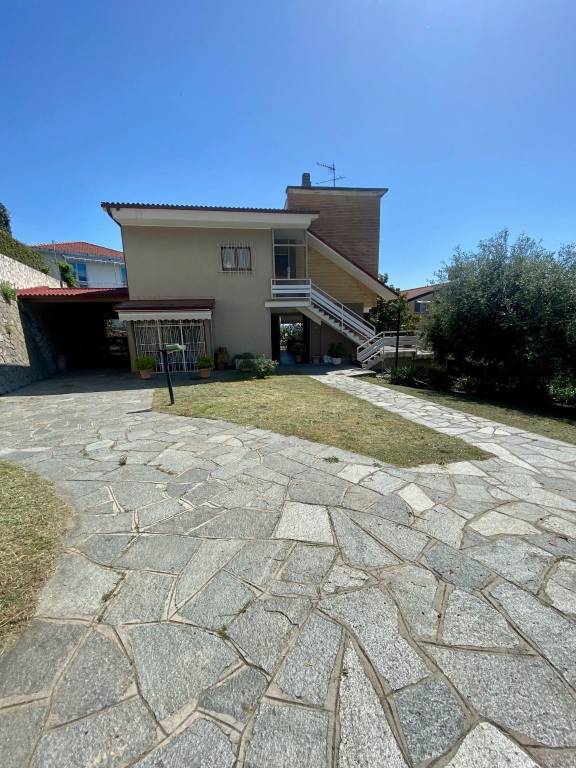 casa indipendente in vendita a Loano