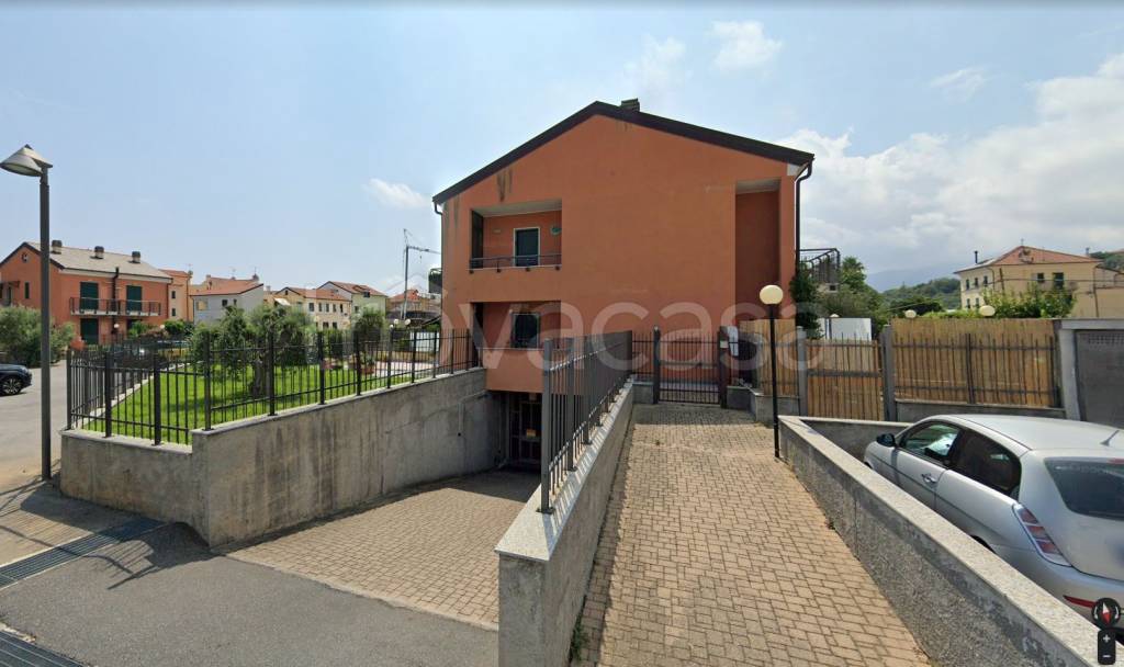 locale di sgombero in vendita a Loano