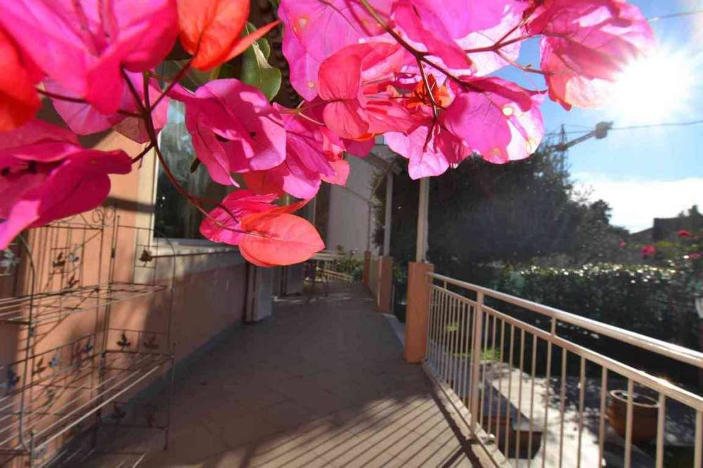 casa indipendente in vendita a Loano