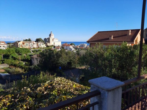 casa indipendente in vendita a Loano