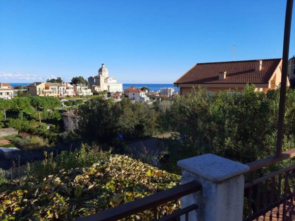 casa indipendente in vendita a Loano