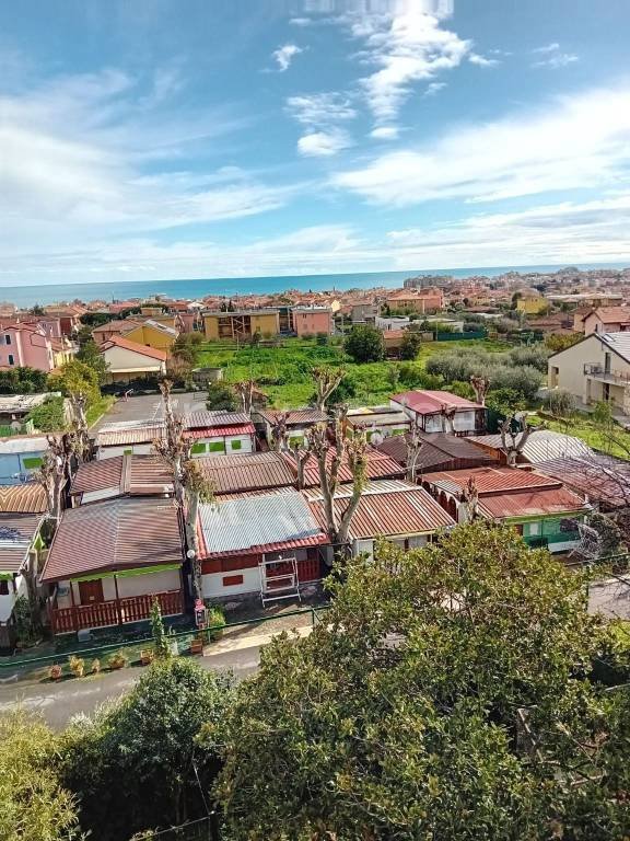 casa indipendente in vendita a Loano