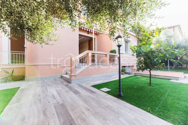 casa indipendente in vendita a Loano