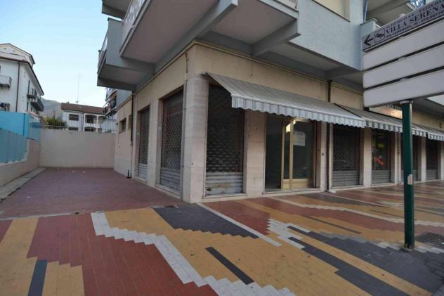 negozio in vendita a Loano