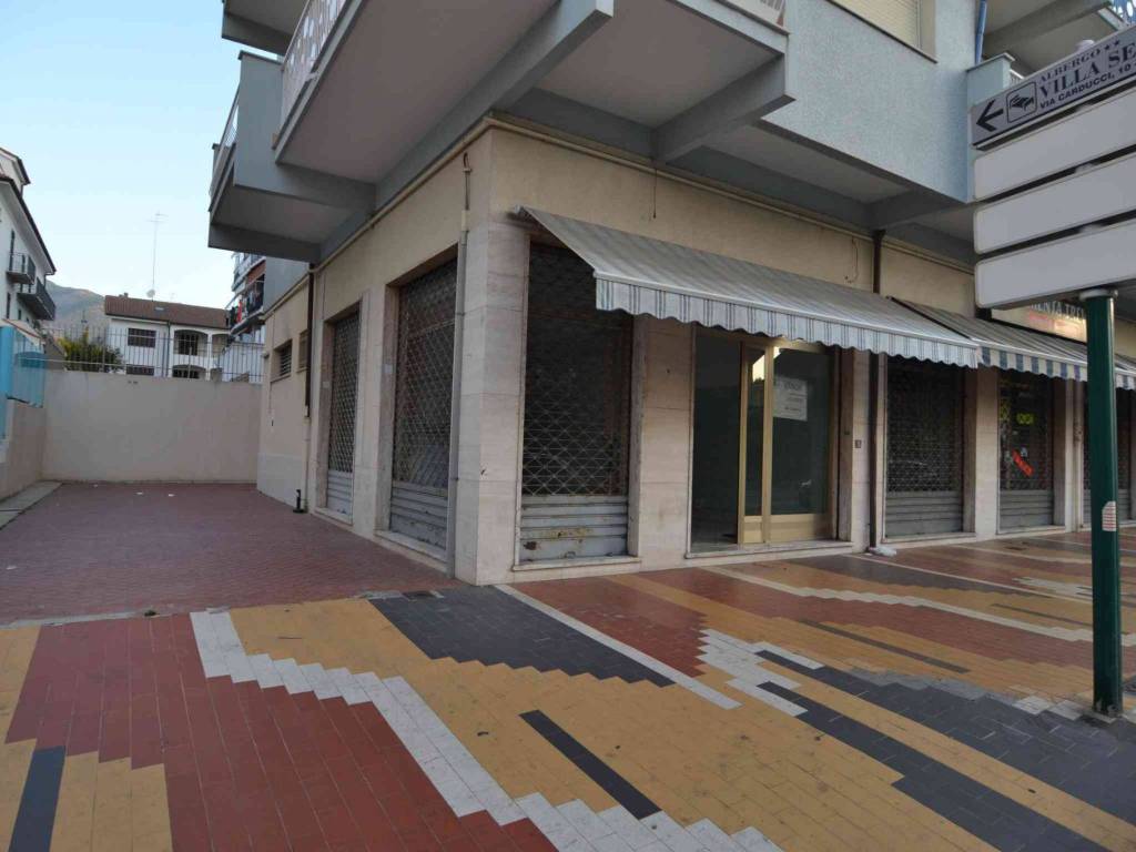 negozio in vendita a Loano