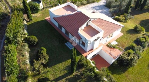 casa indipendente in vendita a Loano