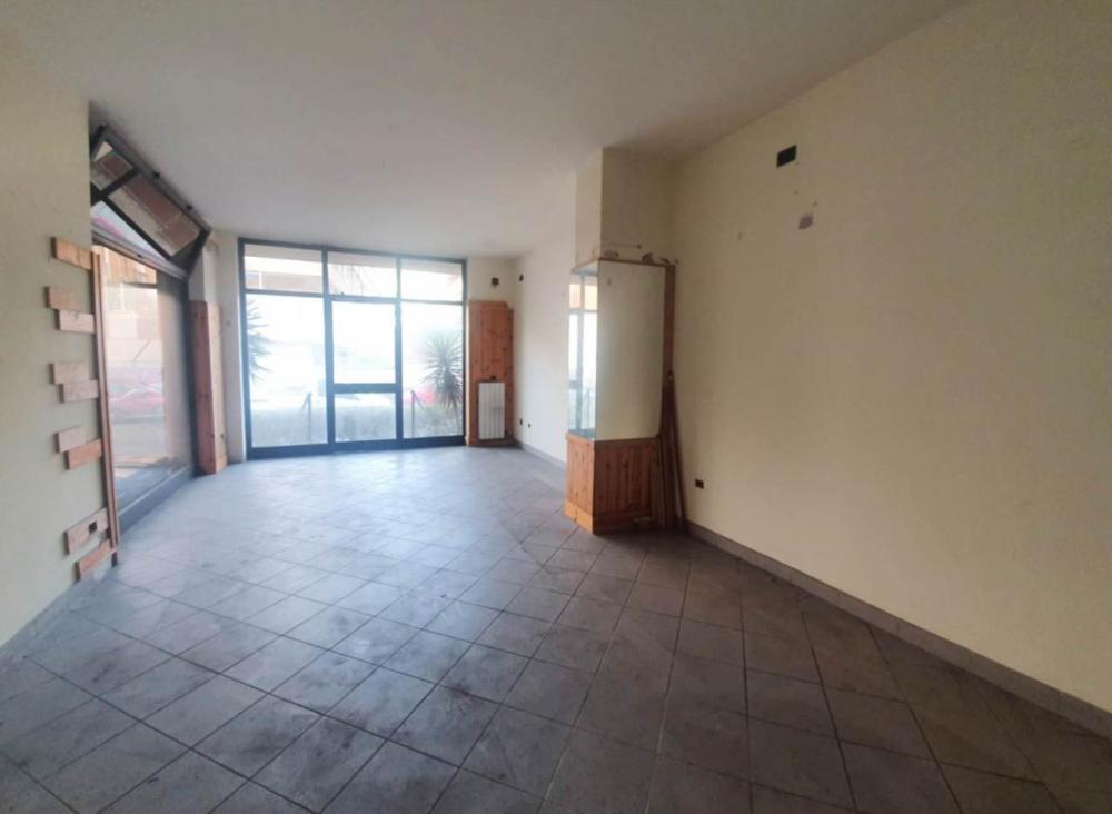 locale commerciale in vendita a Loano