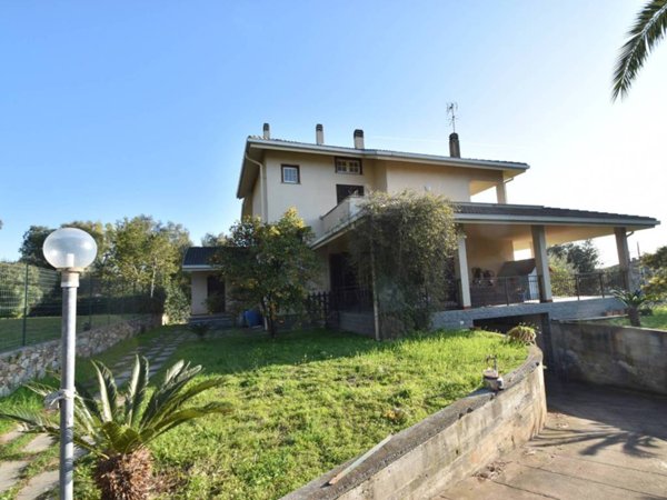casa indipendente in vendita a Loano