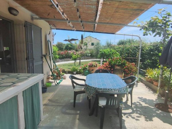 casa indipendente in vendita a Loano