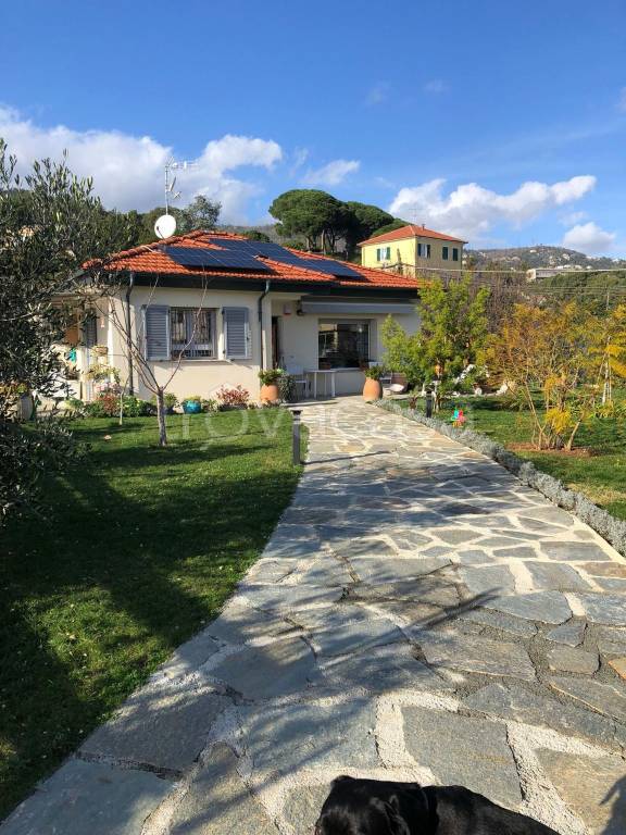 casa indipendente in vendita a Loano