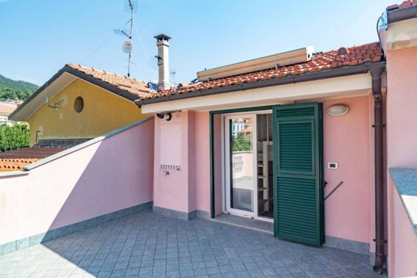 casa indipendente in vendita a Loano