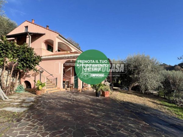 casa indipendente in vendita a Loano