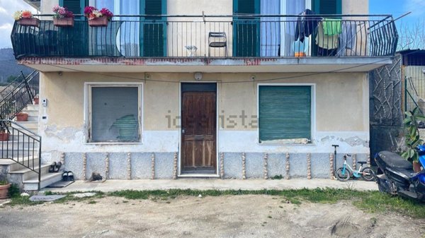 casa indipendente in vendita a Loano