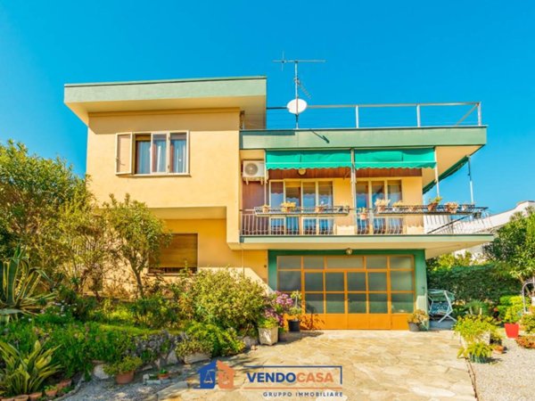 casa indipendente in vendita a Loano