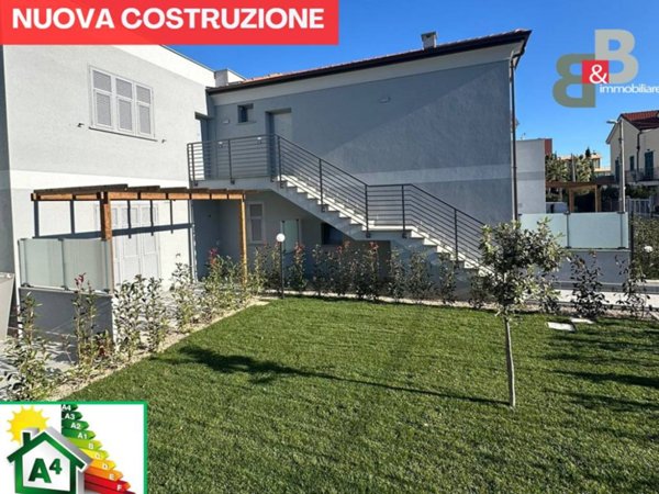 casa indipendente in vendita a Loano