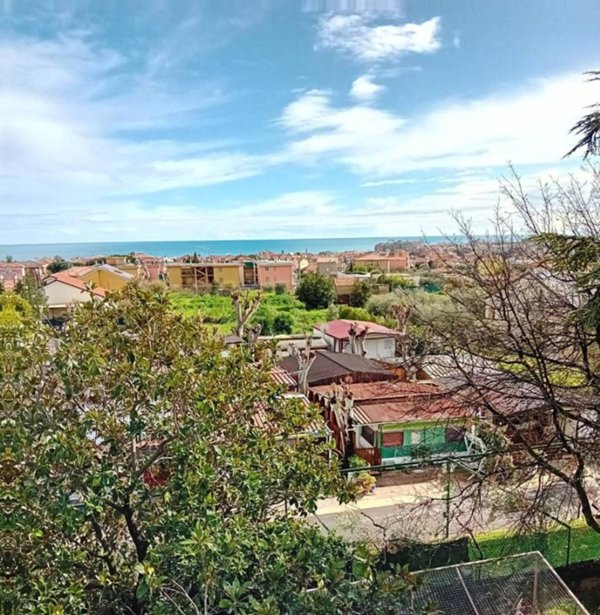 casa indipendente in vendita a Loano