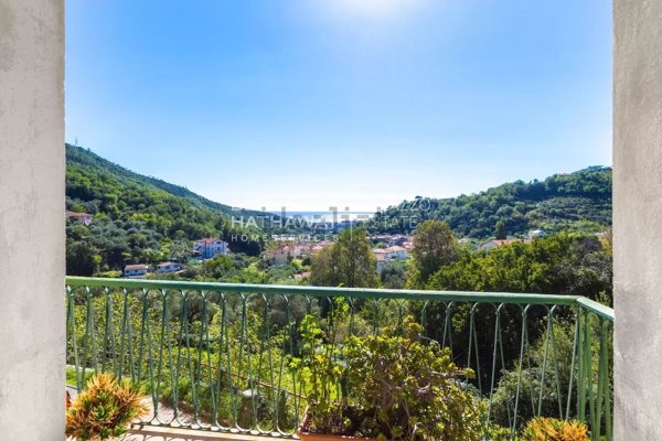 casa indipendente in vendita a Loano in zona Verzi